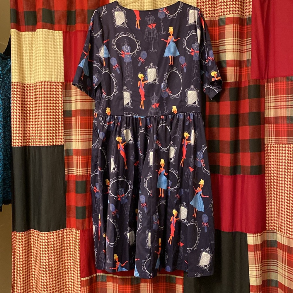 Lindy Bop Dahlia Beauty Queen print dress - Picture 4 of 4